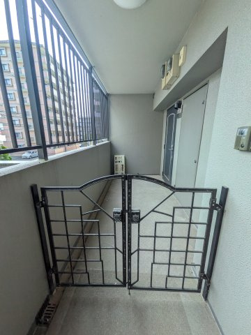 ロワールマンション二日市3のその他共用部分|玄関ポーチ付きでプライベートスペースを確保！