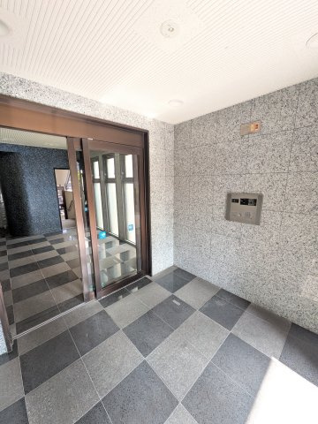 ロワールマンション二日市3のエントランス|オートロック付き