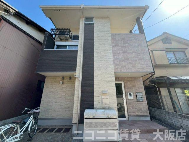 京都市伏見区深草西出町のアパートの外観