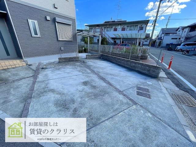 シャンテ上桂の駐車場