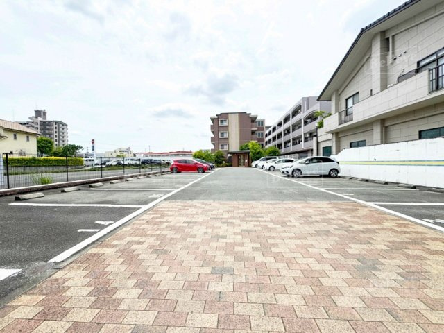 プリマヴェーラ花の木の駐車場|駐車スペースもあります♪