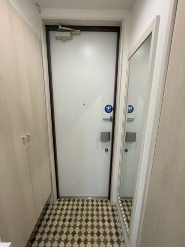 さくら八番館の玄関
