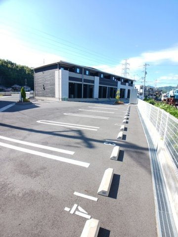 ラテ　ルーナの駐車場