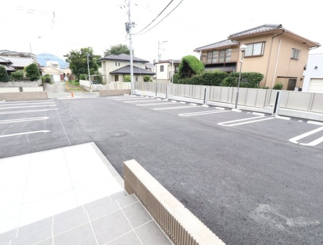 マーレ京町の駐車場
