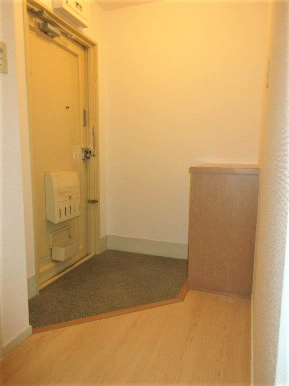てんぐ屋西新ビルの玄関|明るい玄関です