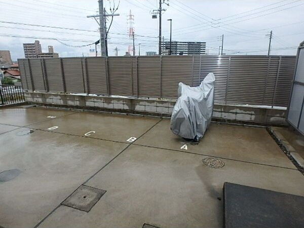 リヴェール近藤の駐車場