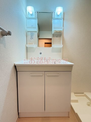 アレーズ Ｄの洗面所|明るい洗面所です