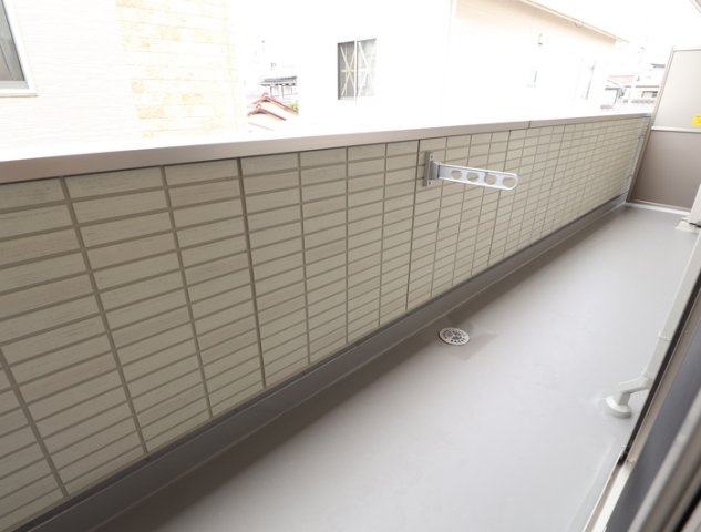熊本市中央区国府３丁目のアパートのバルコニー