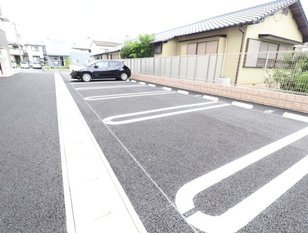 熊本市中央区国府３丁目のアパートの駐車場