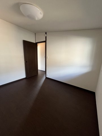 盛岡市小鳥沢一丁目　中古住宅の洋室|2階には洋室が3部屋ございます