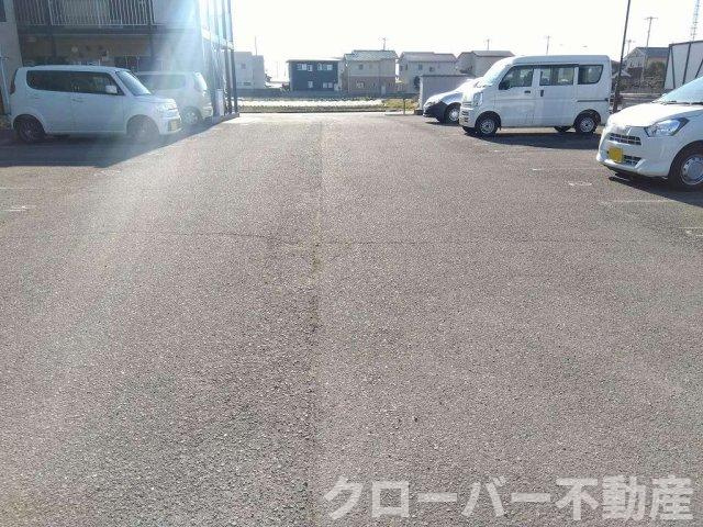レオパレスフリューゲルⅡの駐車場