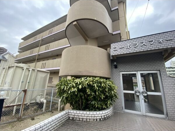 H.B　NAGAKUTEのエントランス