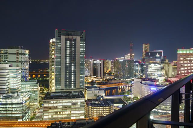ＴＨＥ　ＹＯＫＯＨＡＭＡ　ＦＲＯＮＴ　ＴＯＷＥＲのバルコニー