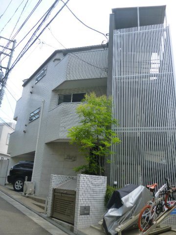 プラージュ白金台の外観