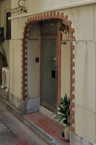 KOUビルのエントランス