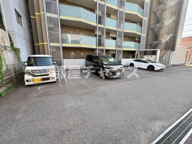 SK BUILDING-7の駐車場