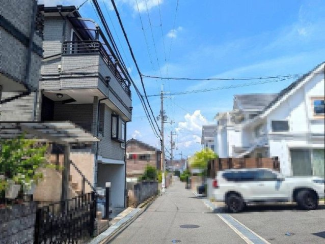 岡山東5丁目　中古一戸建ての前面道路含む現地写真|■物件内覧・資金計画相談・住宅ローン相談、リフォーム相談、お問合せ受付中■
※当日・翌日のご内覧、ご相談はお電話でのお問合せがスムーズです！
