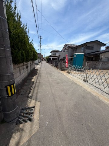 丸亀市　津森町⑩　太陽光つきオール電化住宅の前面道路含む現地写真