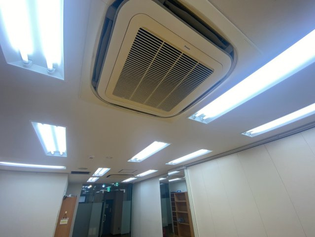 カネコビルのロビー