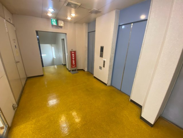 カネコビルのロビー