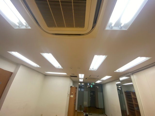 カネコビルのロビー