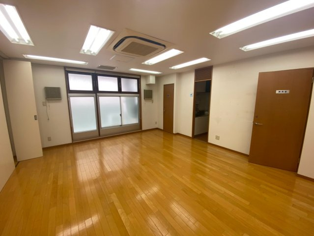 カネコビルの居間・リビング