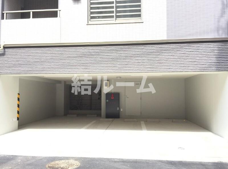 板橋区宮本町の賃貸マンションの駐車場
