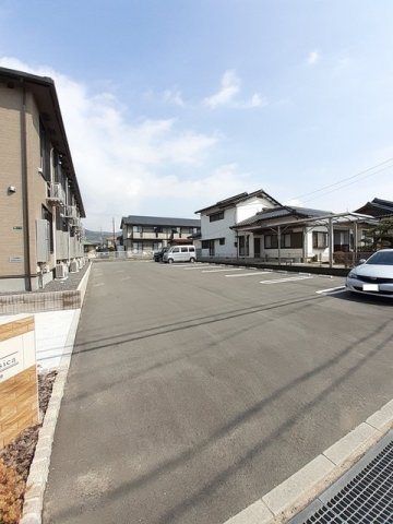 フォルシュ　ムジカの駐車場