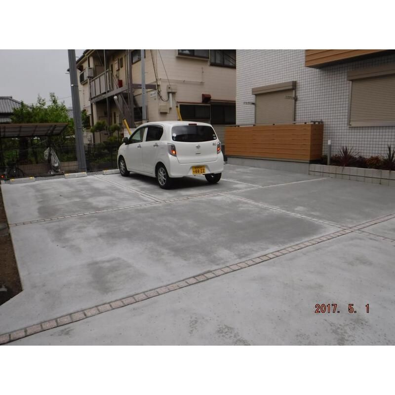 ディアコートクローバーの駐車場