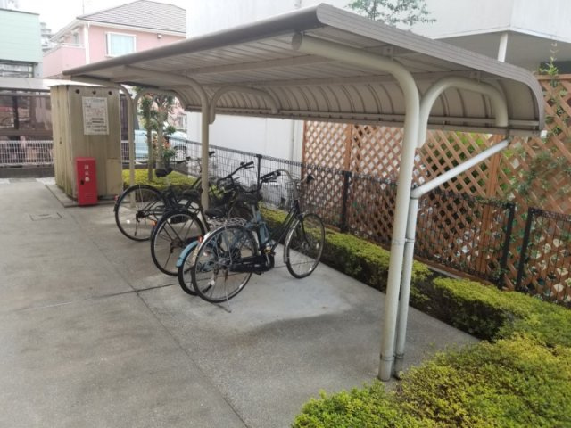 レオパレスジュネスのその他|屋根付き駐輪場