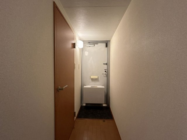 レオパレスアドミラブールワタルの玄関