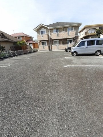 グラティテュードの駐車場