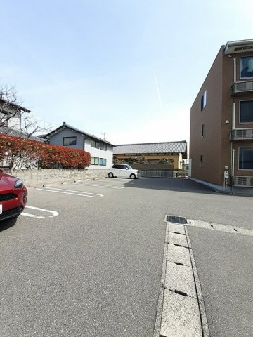 フリージアの駐車場