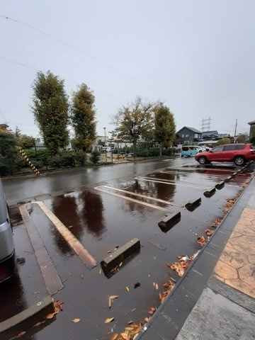 プレシャスの駐車場