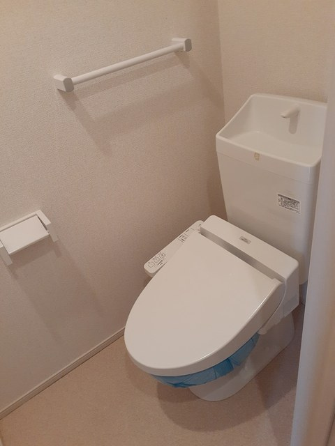 カレントヴィラのトイレ|嬉しい温水洗浄便座付きです♪