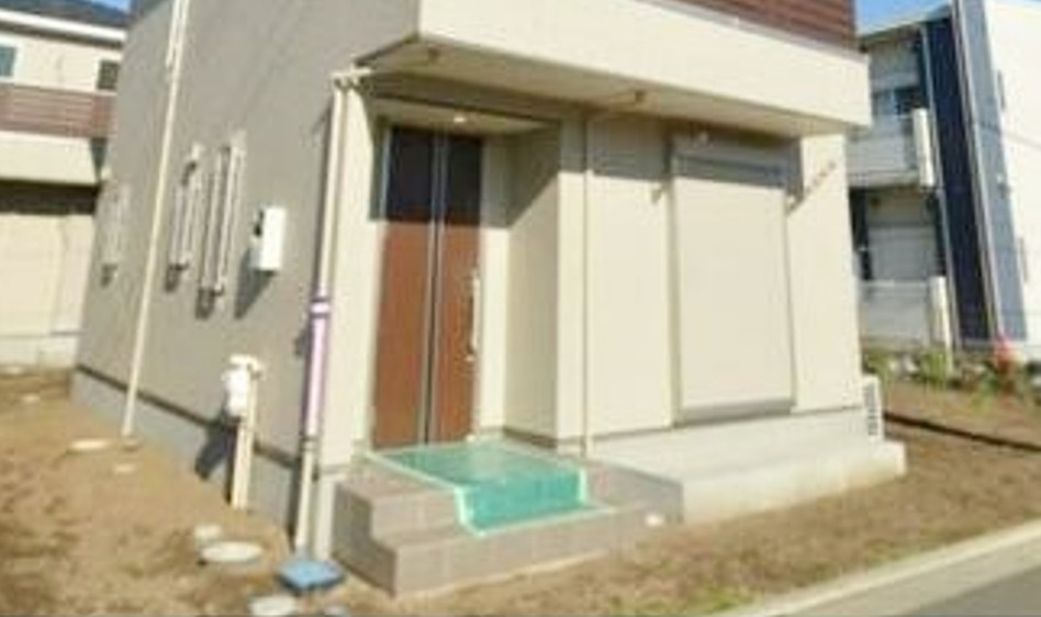藤沢市本鵠沼２丁目の一戸建てのエントランス