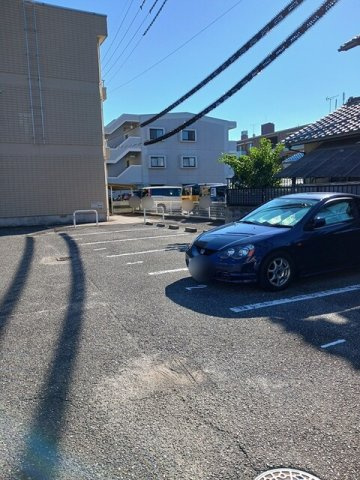 エスポワールメーゾンの駐車場