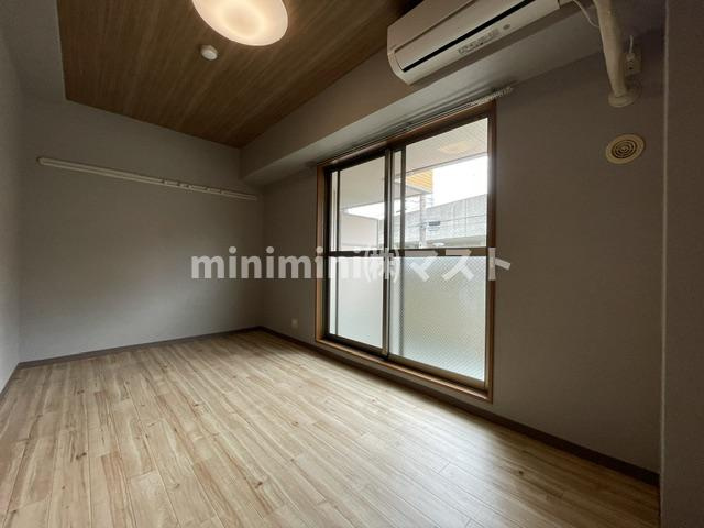 MIYO87天下茶屋の居間・リビング|別号室参考写真