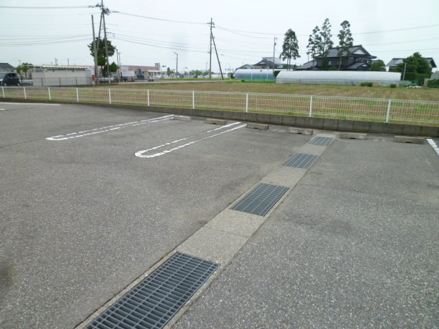 プール・トゥジュールＣの駐車場