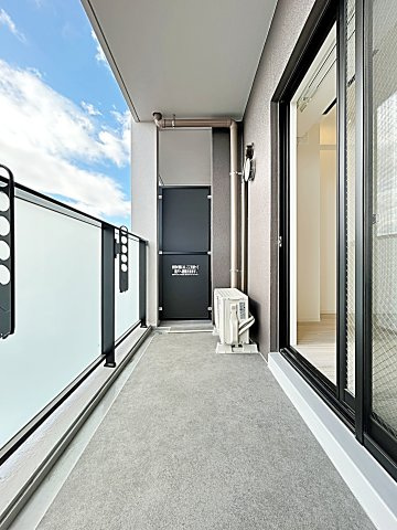 BLESTON COURT MIZUHOUNDOJOHIGASHIのバルコニー
