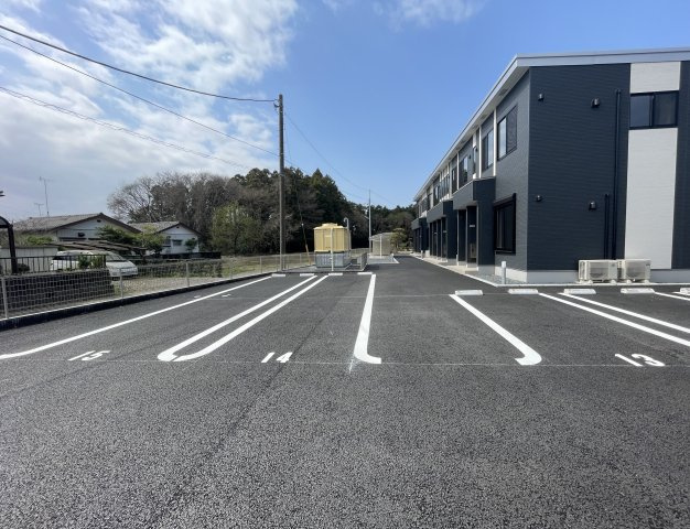 Avenir（アヴェニール）の駐車場