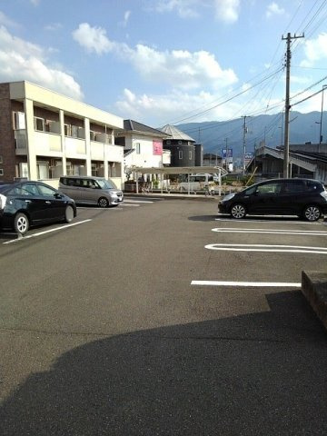 イート　ハーブⅠの駐車場