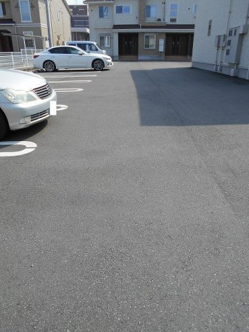 エストレーラⅢ　Ｂの駐車場