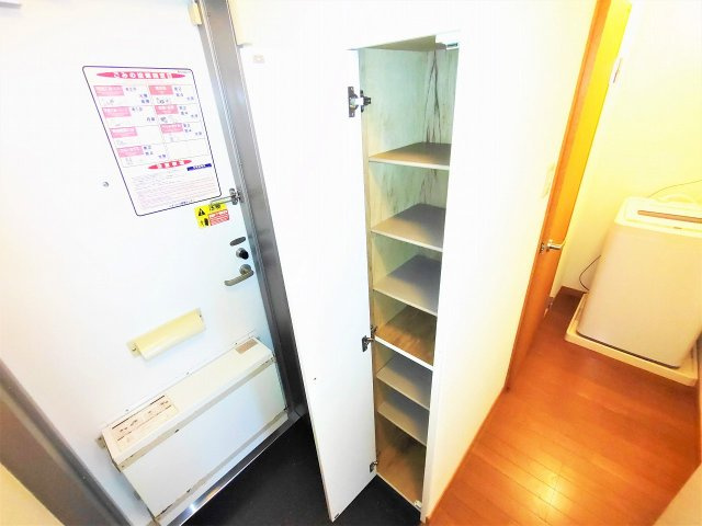 レオパレスえむてぃーの玄関|設備仕様は号室により異なる為、現況を優先致します。