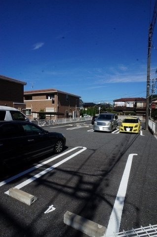 エミネンスＤ棟の駐車場
