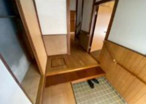 根岸2丁目戸建の玄関
