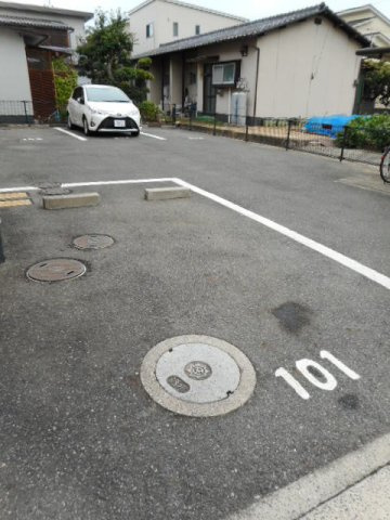 スクエアパレスⅡの駐車場