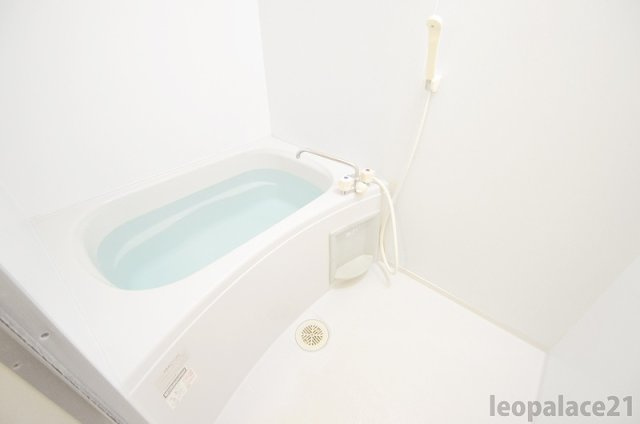 レオパレスボムールの浴室|お部屋の仕様や設備は現況を優先します。