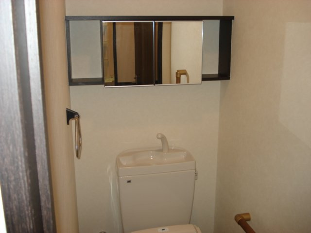 ガーデンスクエアのトイレ|トイレ上部収納