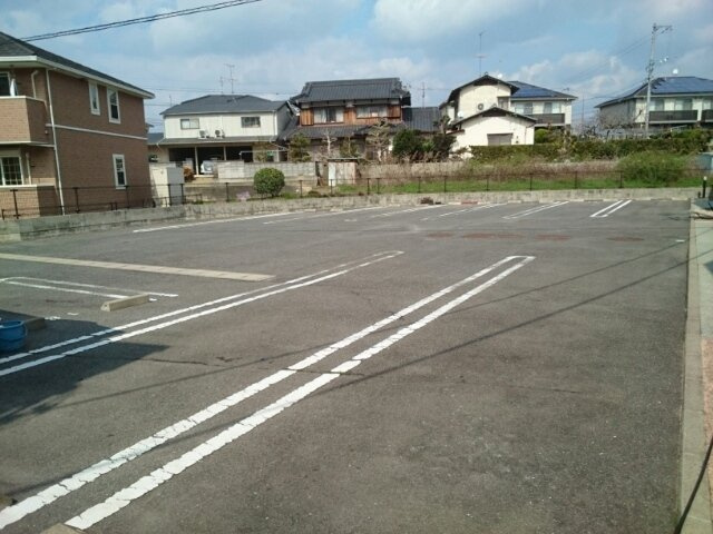 プリムローズ　Ｂ棟の駐車場